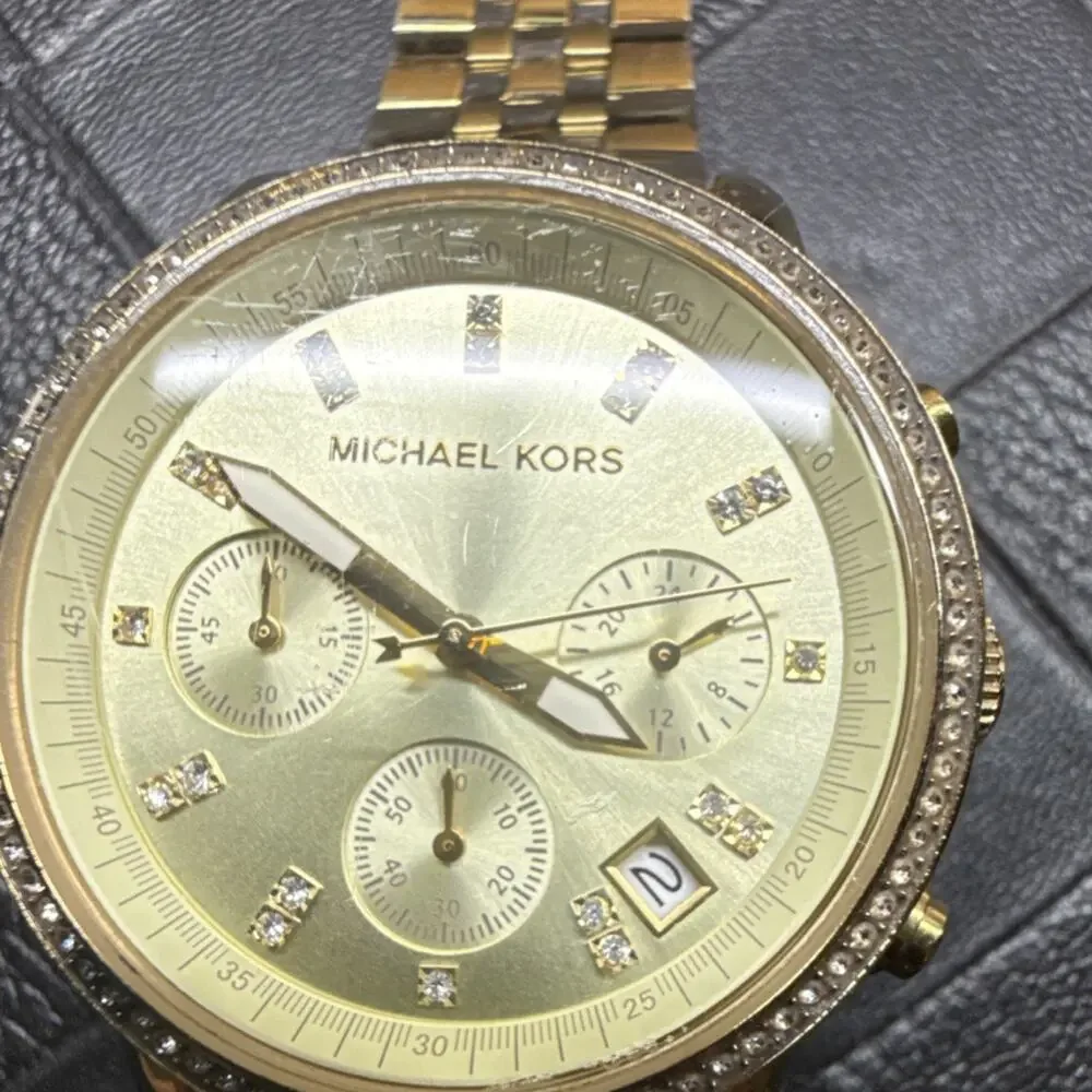 Michael Kors Women's Wristwatch MK-5698 37mm Case 5.5-5.75 Max Wrist Size Gold